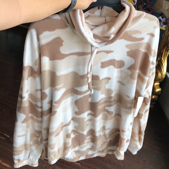 Derek Heart Camo Funnel Neck Sweatshirt 🤩 ST - Picture 6 of 9